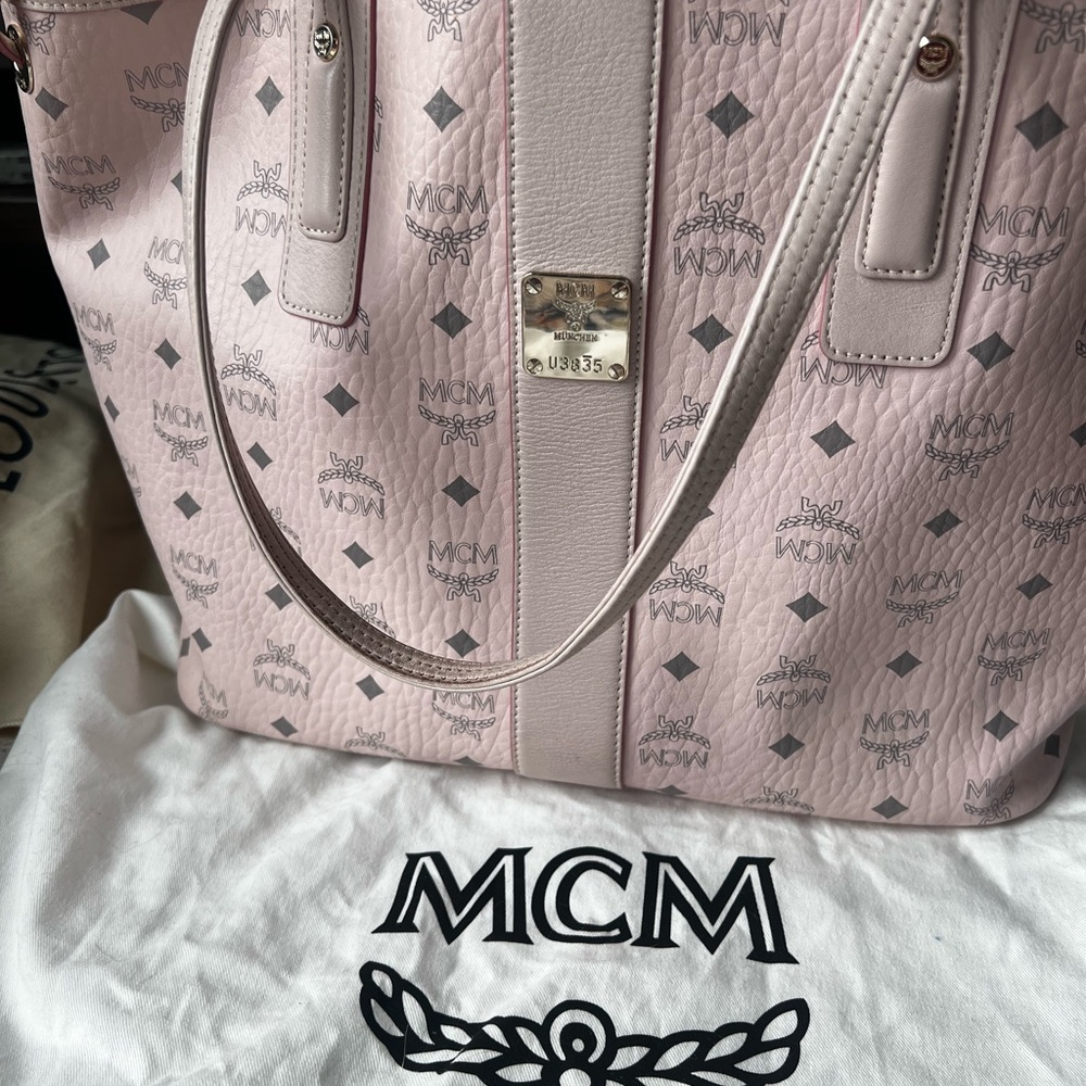 MCM Blush Monogram Reversible The Shopper - Picture 3 of 8